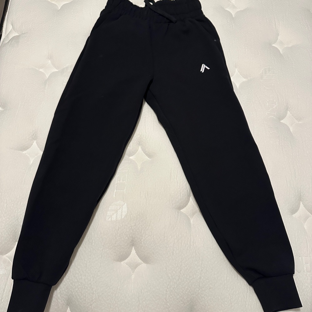 Alphalete ELMTS joggers